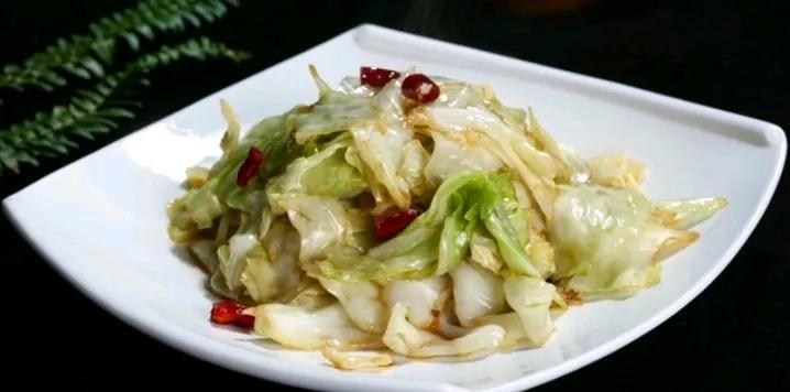 手撕莲花白竟然是手撕包菜？去昆明旅游，去吃饭看到菜单，咦？手撕白莲花？哦，看错