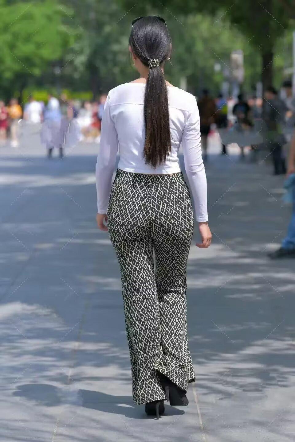 不要把知识和智慧混为一谈，知识教你谋生，智慧令你不枉此生。