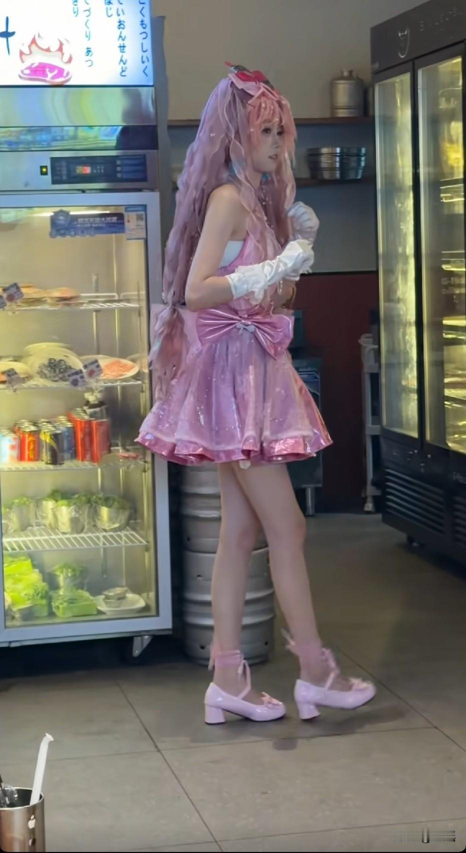 八尺烤肉店女老板