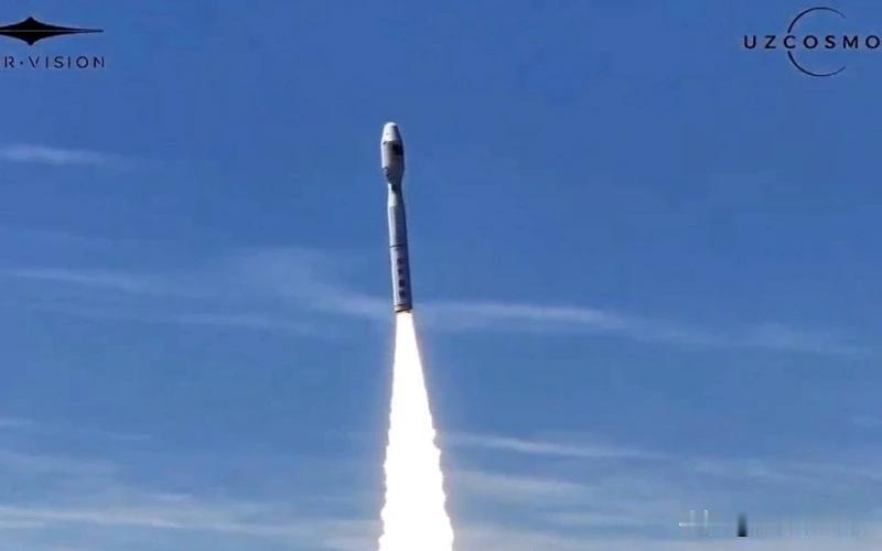 乌兹别克斯坦首颗卫星在中国成功发射升空¬白俄罗斯总统卢卡申科分析中国成功的