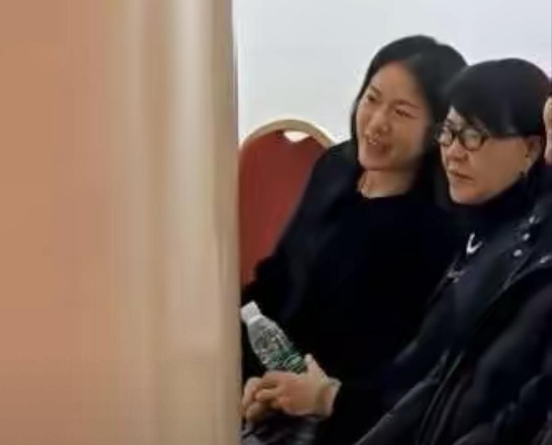 近日，翁帆在杨振宁去世后首次露面参加活动。11月25日，是千秋翰墨舒同诞辰1