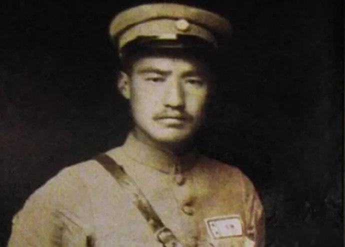 1949年11月下旬，46岁的马步芳在台湾被弹劾后，又返回香港，并向国民党代总统
