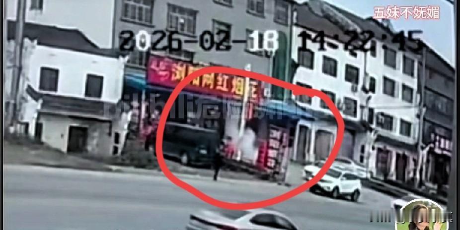 湖北烟花店爆炸造成12人死亡，属于人为造成，案发现场画面曝光12人的生命可以