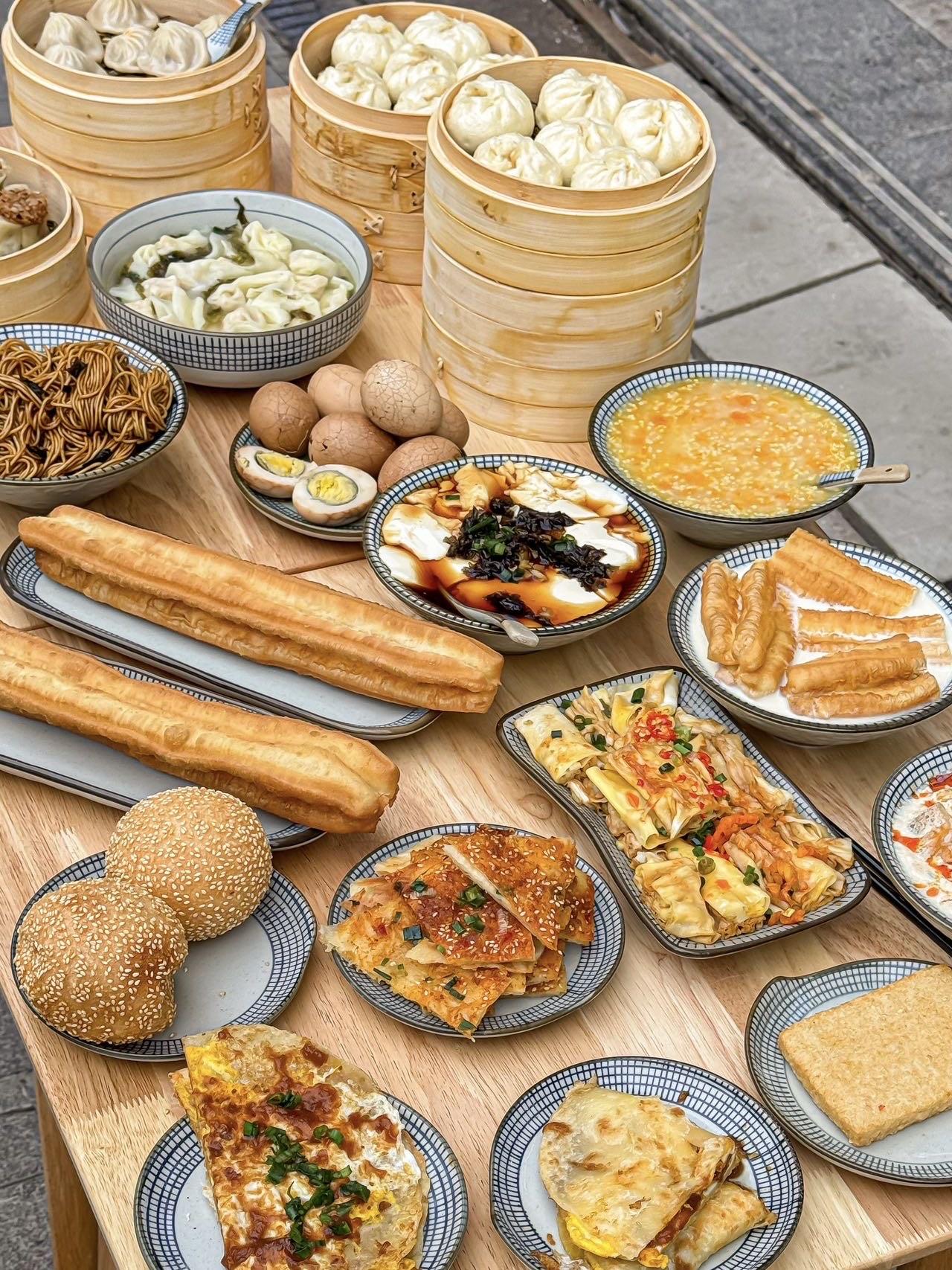 人这一辈子，知足就好别比钱多钱少，比来比去，烦恼自找。吃饱穿暖，无病无