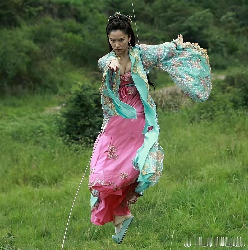 这竟然是阚清子早期的样子，太不像了，我都没认出来​
