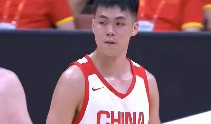 中国男篮最近的热身赛又是大比分输球，球迷自然把火发到了主教练郭士强和在场的球员身