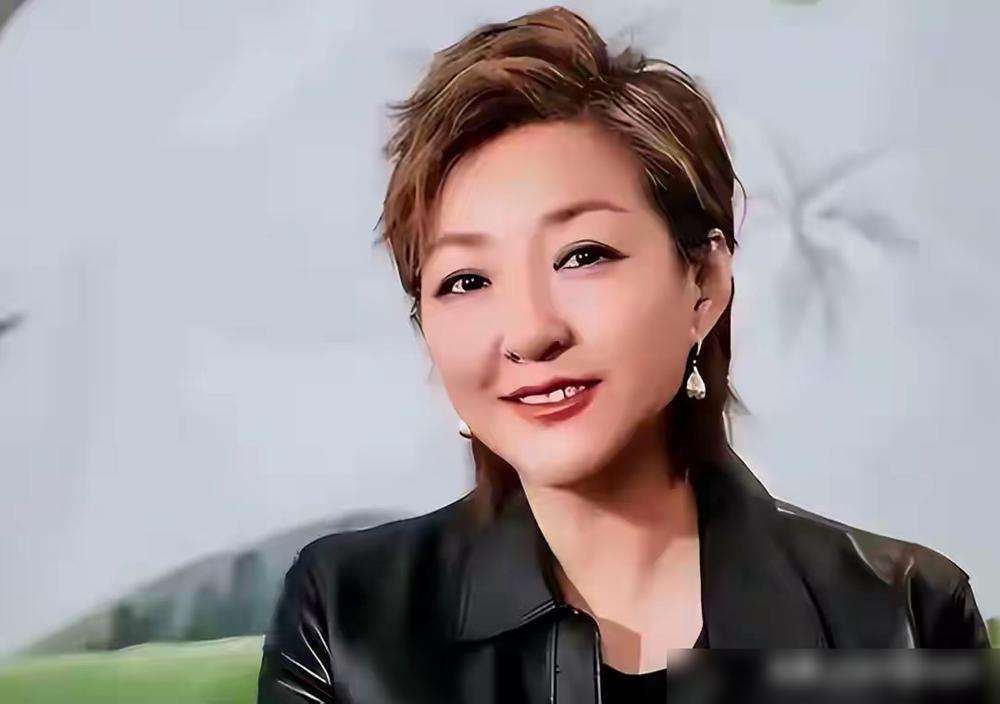 55岁李静自爆：绝经后对异性没兴趣2024年同台赵丽颖，你刚开口就满头大汗。