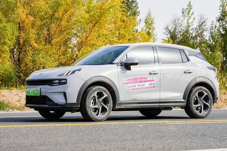 这句实话分量足。特朗普曾警告全世界：你们可以不喜欢中国，甚至你们也可以不尊重中国