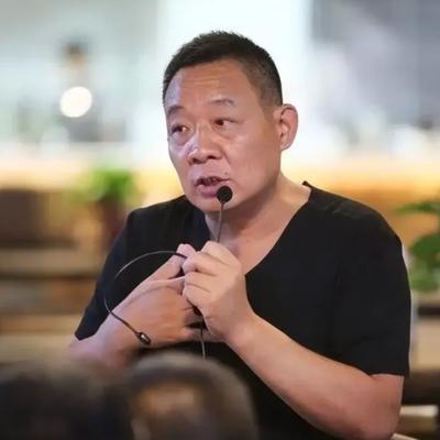 涨租2000万那天，于东来没还价，第二天通知下来：关店。房东傻了—一年六七千万利