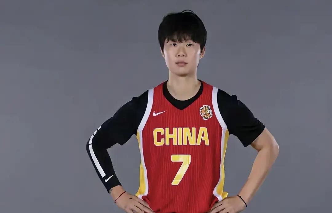 中国女篮重大调整，宫鲁鸣不留情面淘汰嫡系，小李梦重磅加入中国女篮在结束世界杯