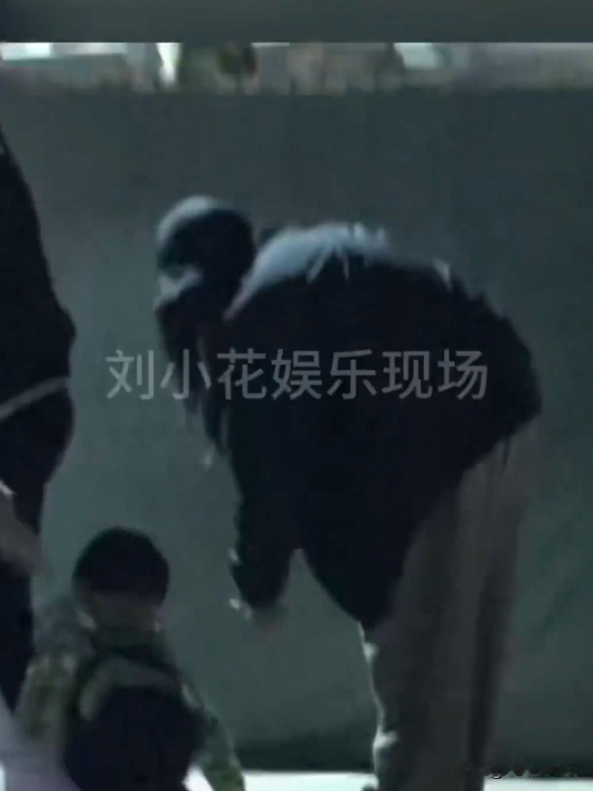 吴奇隆在家带娃的原因找到了刘诗诗儿子步步太可爱了完全就是和自己家的小男孩一样