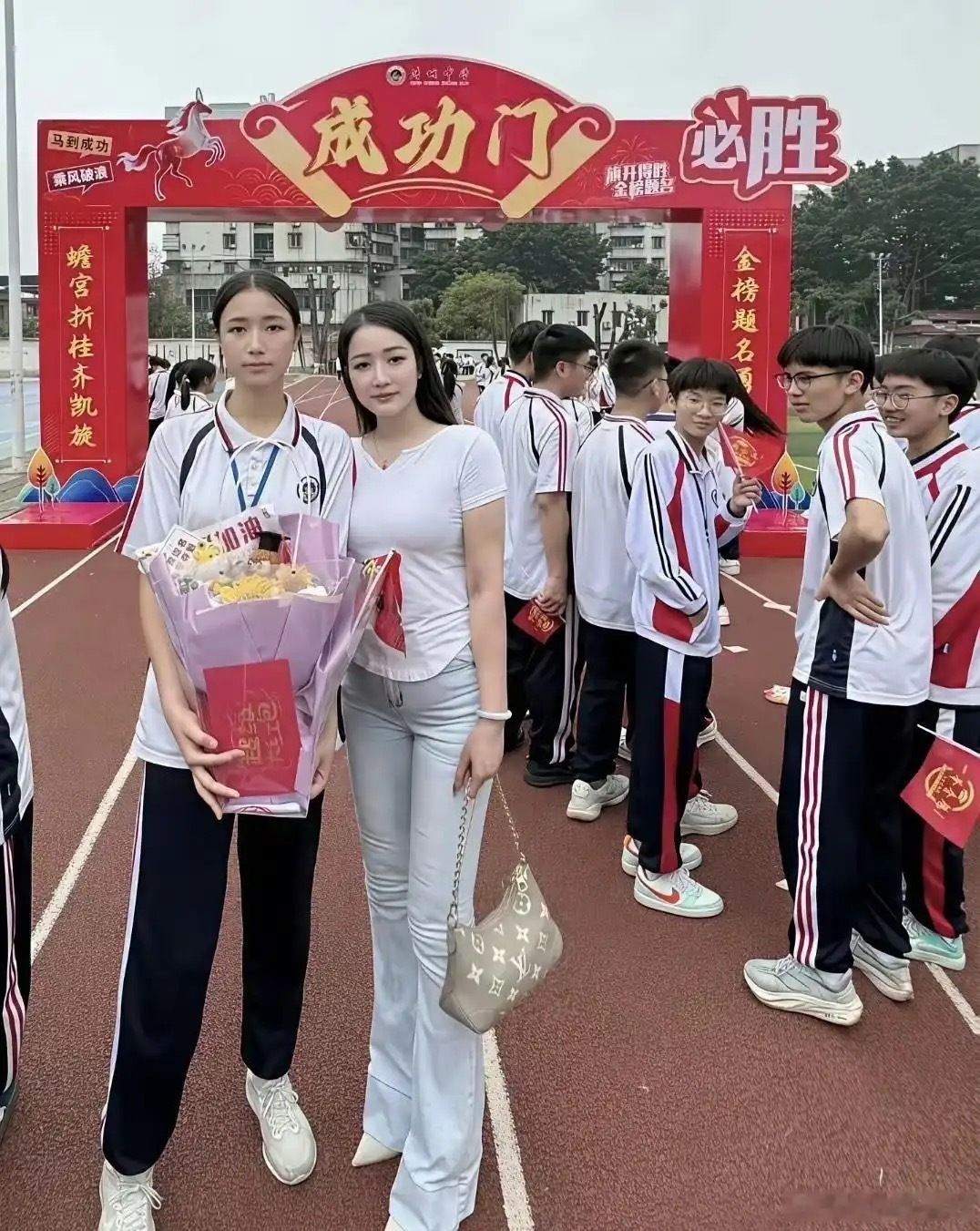 15岁的女儿，37岁的妈，这年纪真是刚刚好啊！