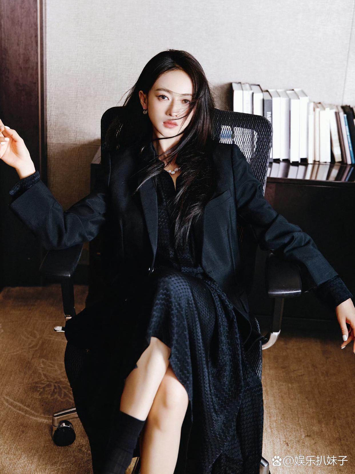 1.高云翔托女儿的福，现在也有工作了，也能接到线下商务了。2.吴谨言跟陈哲远新剧