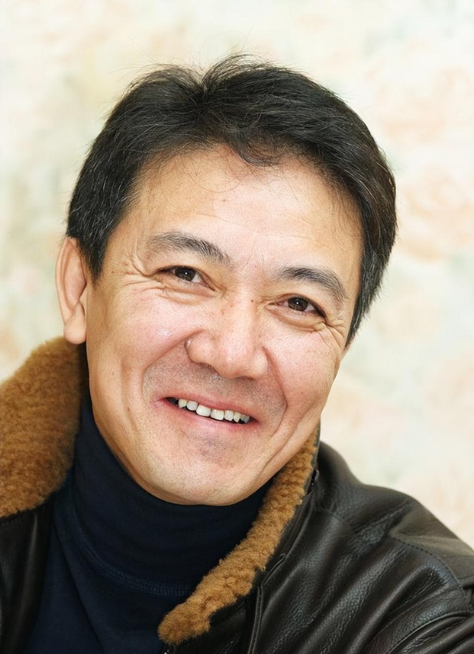 李幼斌的姐姐李野萍，是个低调的女演员。当年《亮剑》让李幼斌成一线明星，有剧组找李
