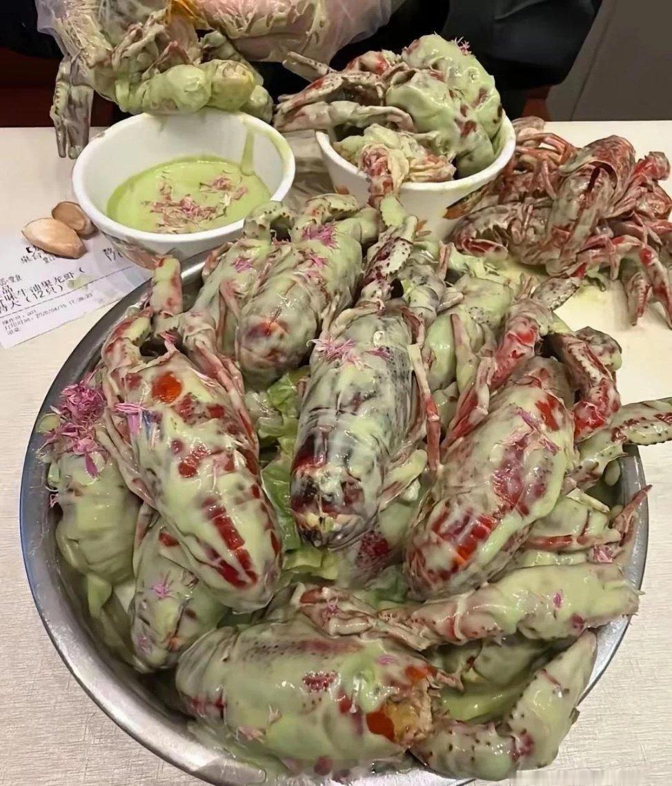 第一次看见这样做小龙虾的，看完倒胃口
