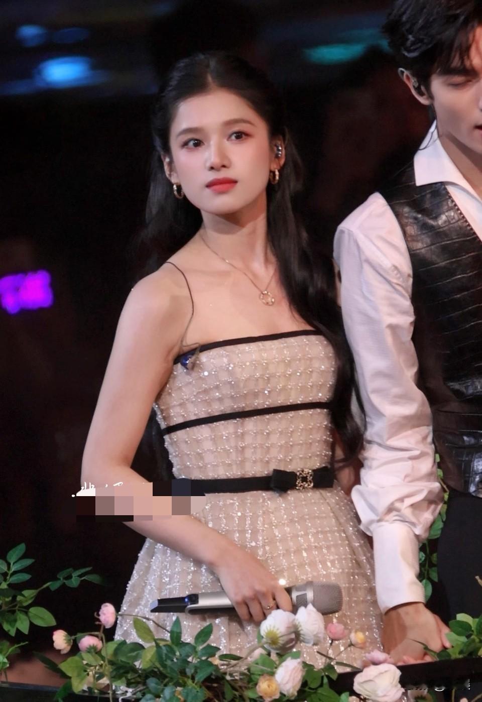 看得出她就是公主🥺点燃拍的真的神了，如果没有这部剧叫公主，平时大家也不会想着这