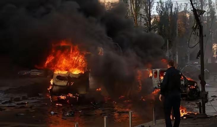 15分钟20次大爆炸，基辅到处是爆炸声、哭喊声，俄把乌克兰内部巨大危机炸出来了！