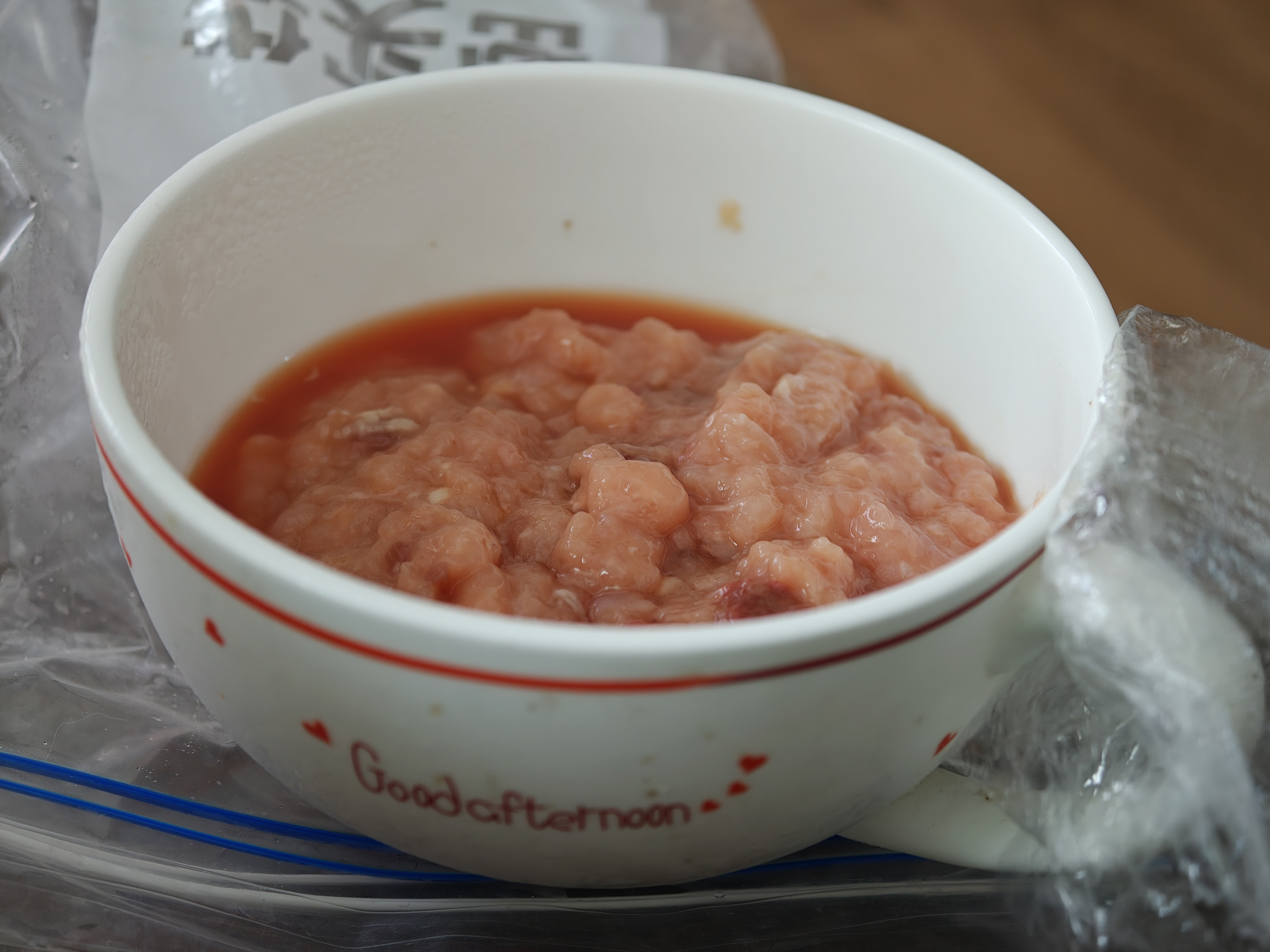 搞了碗猫饭给初一加餐，煮熟了嘎嘎猛炫[doge]​​​