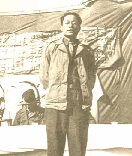 1979年，在全国政协会议上，农业部副部长杨显东，批评坐在主席台上的副总理陈永贵