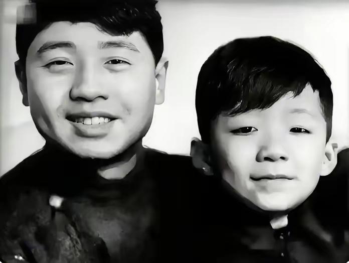 能全部认出这二位著名相声演员的，你的眼光肯定很独到，一定是骨灰级粉丝了。