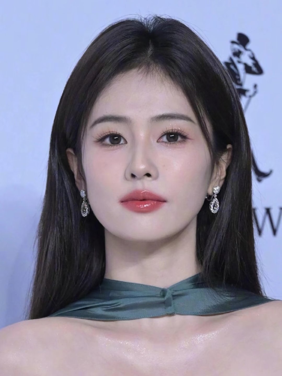 白鹿精修图和生图对比，发现修完还不如生图好看，更有自然感，大家觉得呢？