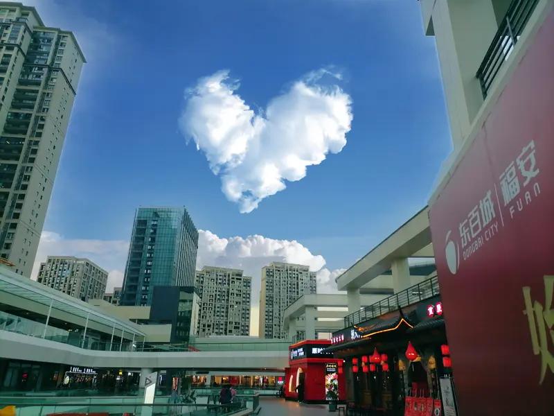 总有人觉得善良会吃亏，其实善良带来的远超委屈。善良最先给我的是心安。不耍心眼、