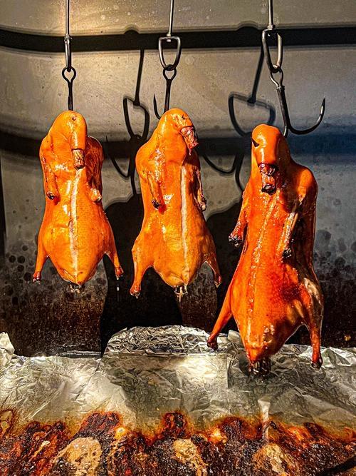 制造业的终极形态就是中国鸭子！《华尔街日报》发表文章指出，中国烤鸭的价格明显不符