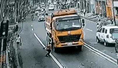 我傻傻地问大家一个问题，这种层出不穷的各类碰瓷现象，外国有没有？为什么我们看到这