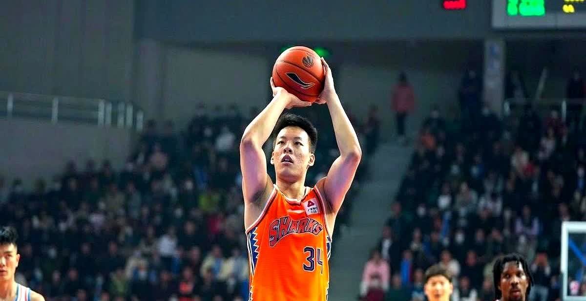 上海队又签俩外援，麻将桌都坐满了，网友直呼“名额不要钱”。古德温+洛夫顿还没