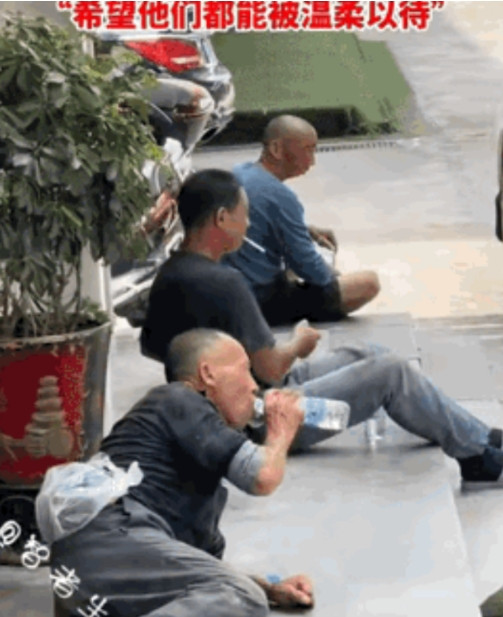 “她不发财都难”！6月26日，几位工人高温天躺在地上午休，酒店美女经理看见后，主