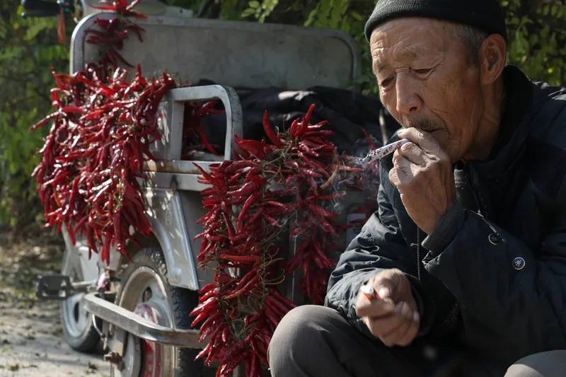 年好过，节好过，日子难过。出有门，进有门，取借无门。1976年，我下乡蹲点