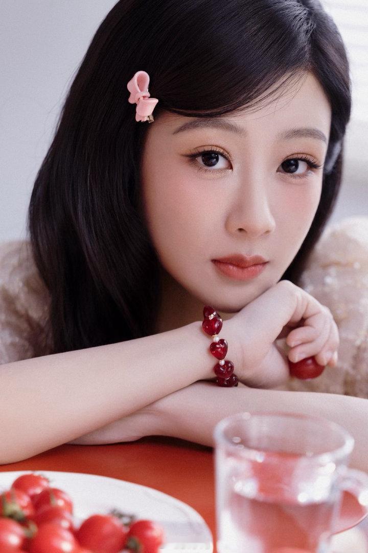 杨紫玉兰花开君再来杀青博杨紫董竹君官宣杀青哇哇哇哇，终于等来杨紫《玉兰花开君