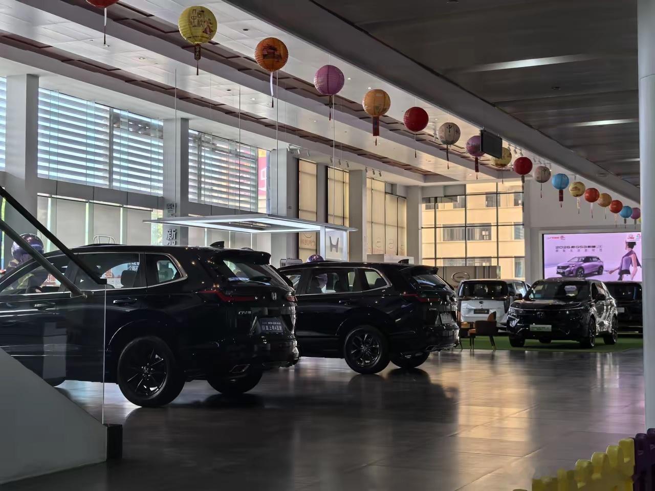 上周，我用买棵白菜的功夫，提了辆车。在4S店就扫了眼车，没开车门，没试驾，付了钱