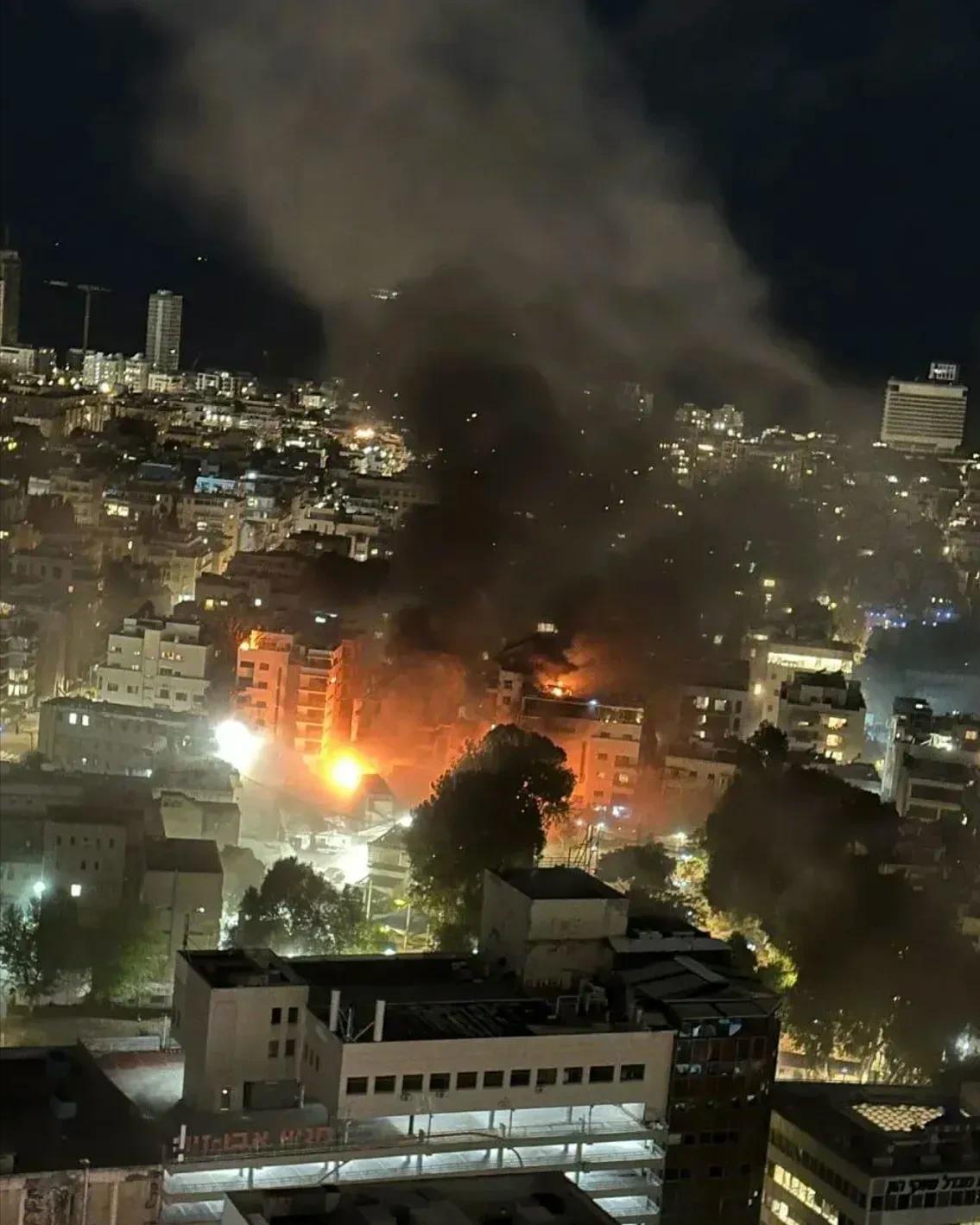 弹头1.5吨，速度16马赫！伊朗杀手锏横空出击，穿透以色列所有防网，专打内塔尼亚