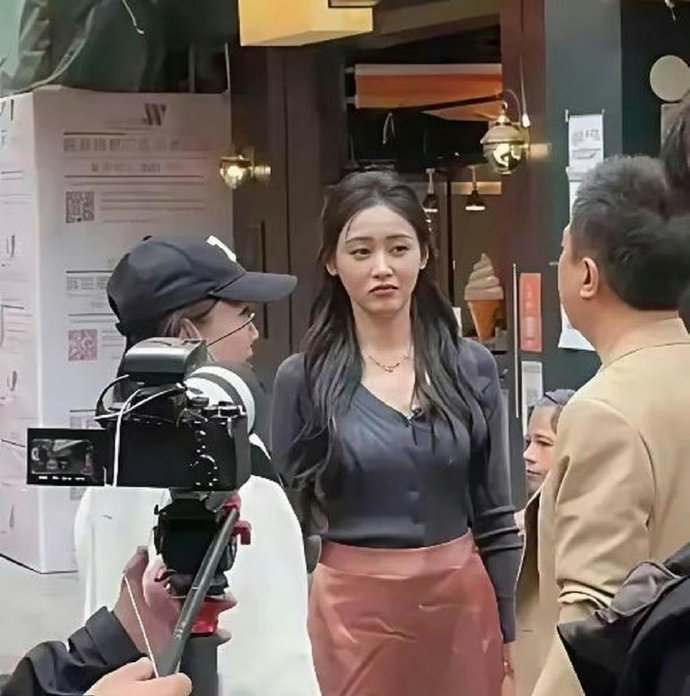 张天爱生图似乎一下变回了普通人​​​