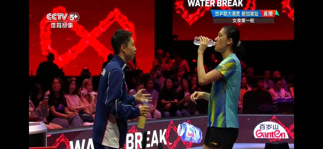 8比10落后，陈熠命悬一线，场边28岁的新教练突然开口了！新加坡大满贯，陈