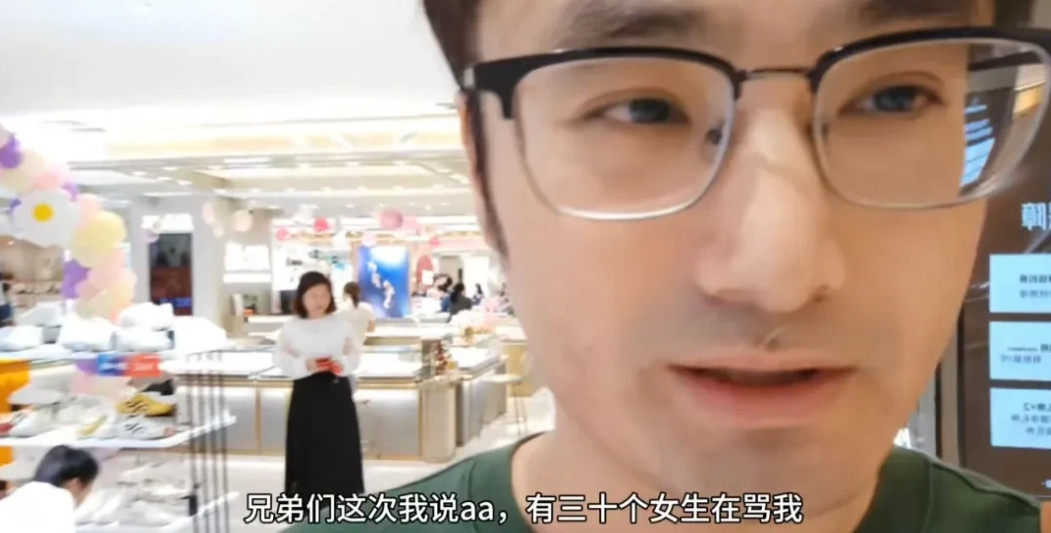 一个相亲小伙想测试下跟相亲对象吃饭提议AA会有什么结果。他约了11个女生