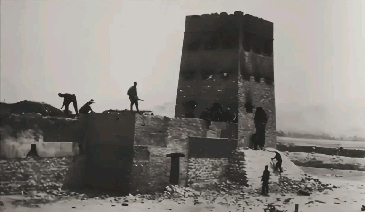 1941年，八路军王凤麟团长率队伏敌，不料就在日本军即将进入雷区时，突然一道枪声