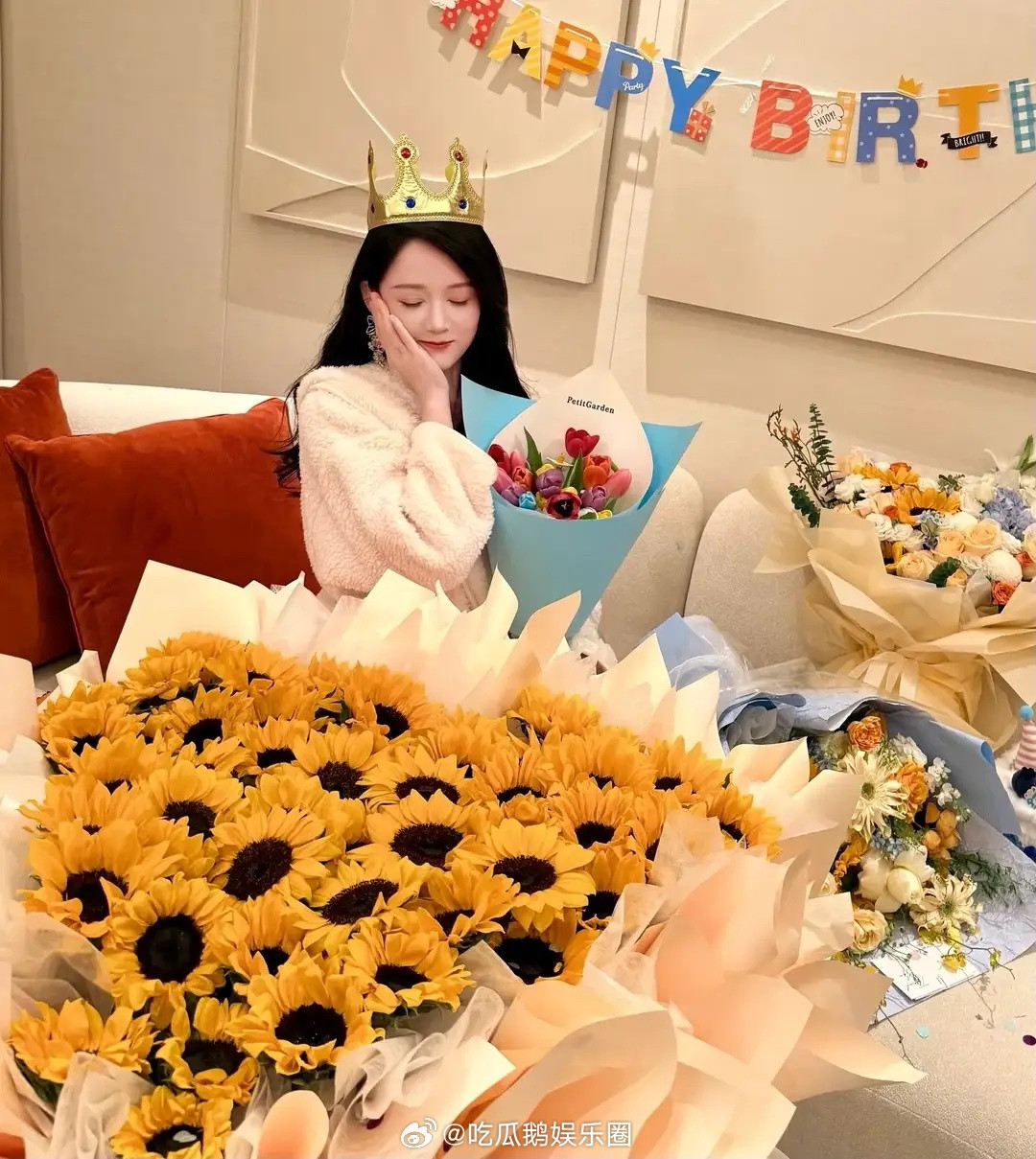 47岁陈乔恩庆生照曝光，满屏鲜花仪式感满满，状态冻龄好似少女！