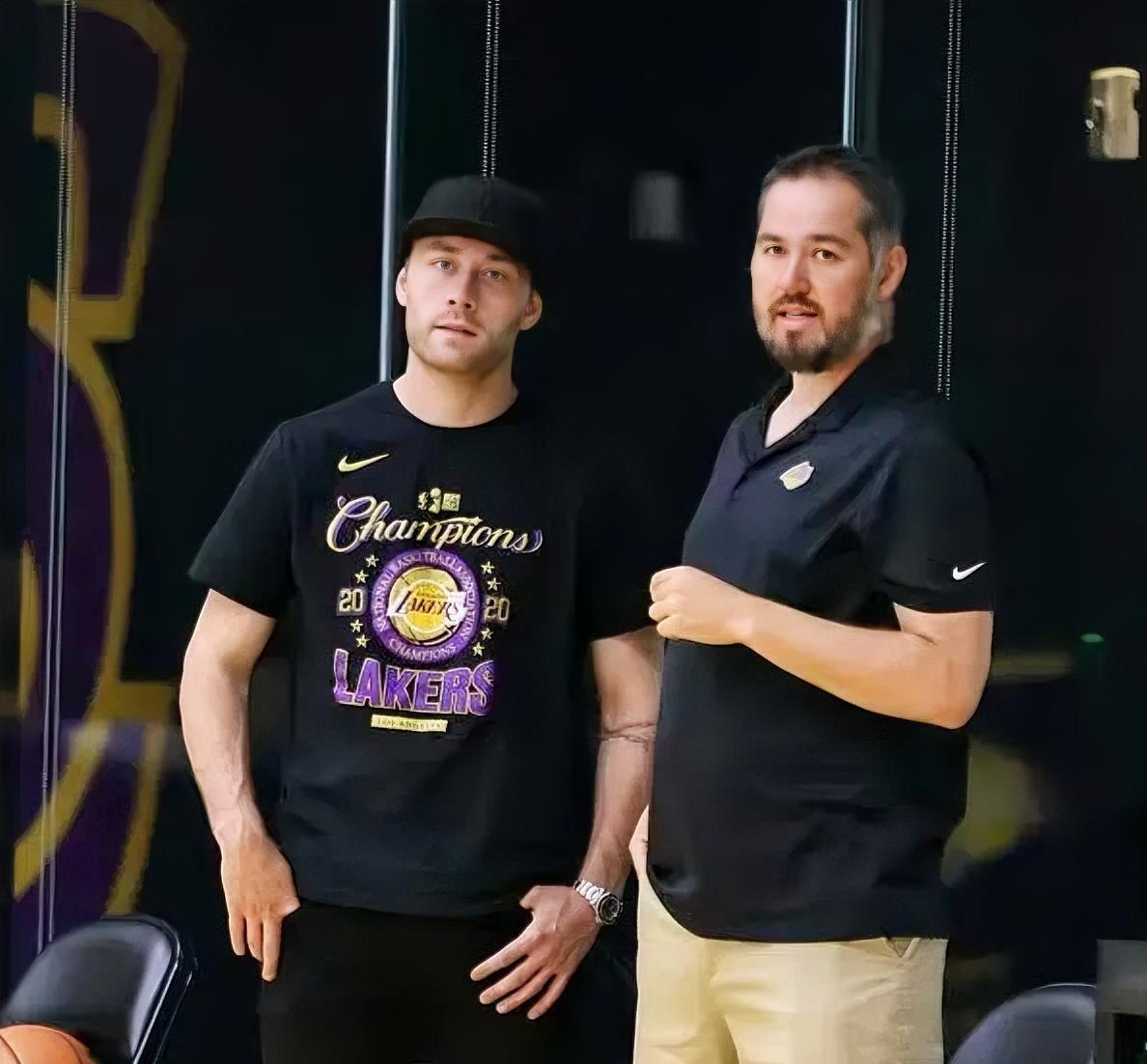 湖人管理层大洗牌！巴斯兄弟黯然离任，紫金军团彻底开启全新篇章！Shams重磅爆