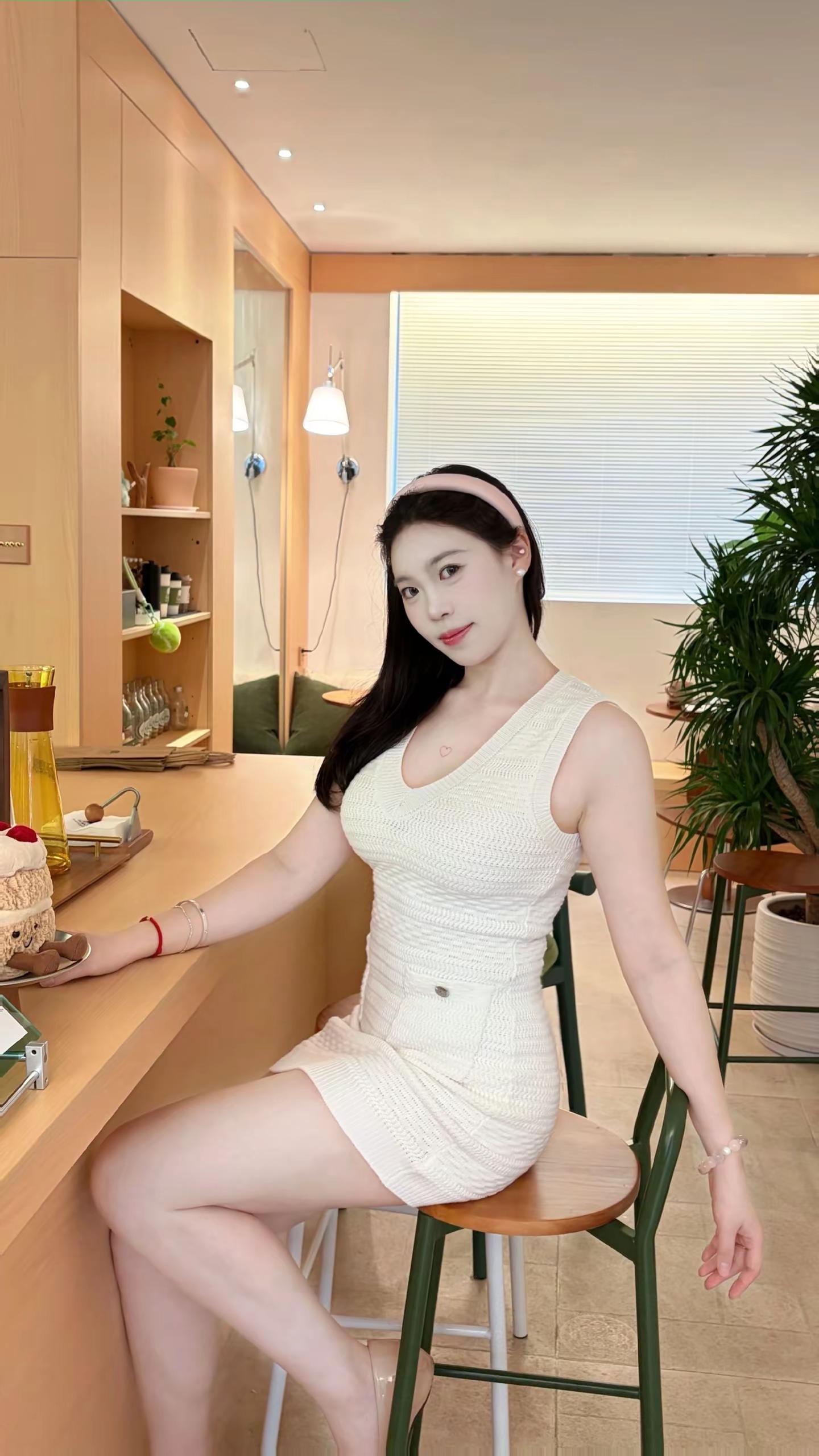 笨蛋美女温柔风韩风甜妹<...