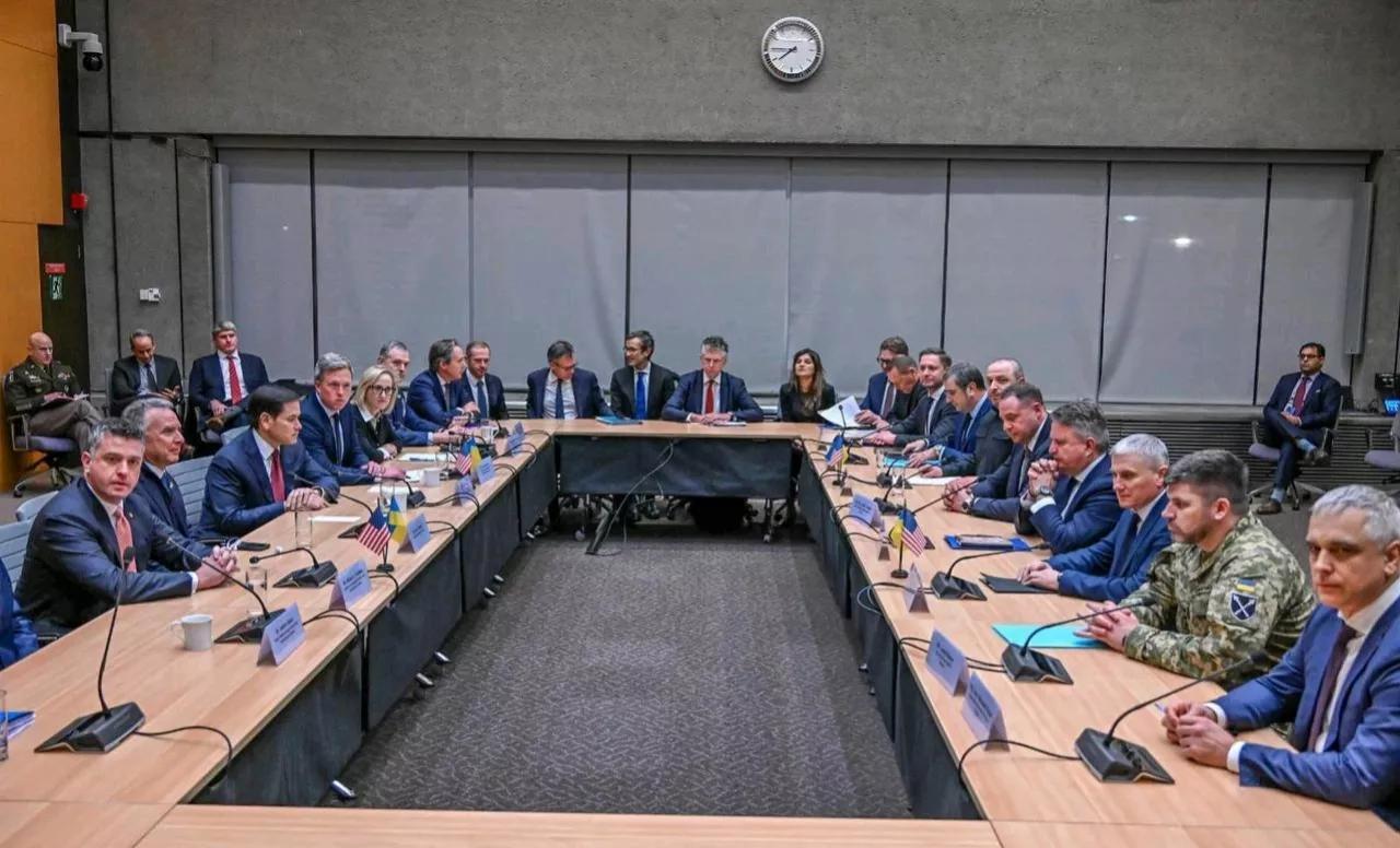 路透社消息，当地时间23日，正在瑞士日内瓦，主持乌克兰问题和平磋商的美国国务卿鲁