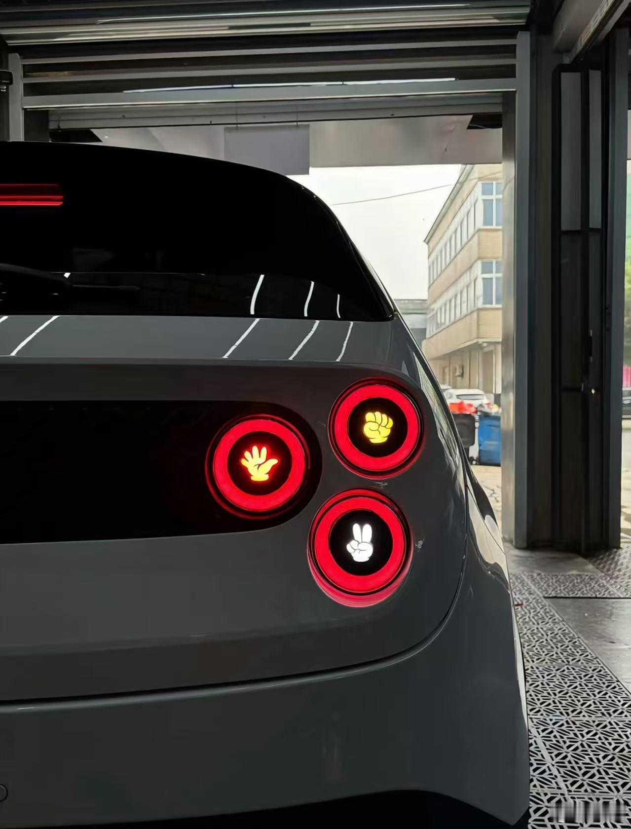 萤火虫的尾灯还可以这样玩，有意思！赢了会有奖品吗？[大笑]​​​