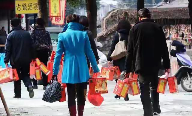 为什么现在亲戚越来越不亲了？我先说一个我自己身上的观察，我猜不少人有过一样的