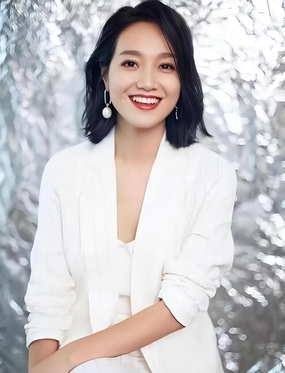 朱丹这妈当的也太“炸裂”了吧！自己女儿比儿子整整大了3岁，为了让女儿照顾儿子