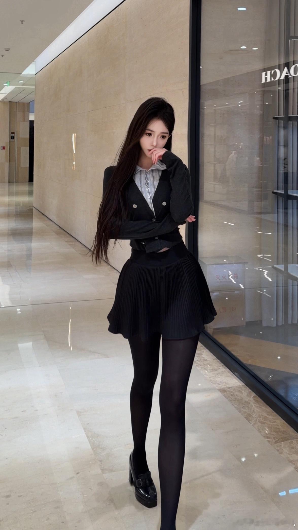 有的人好奇怪不爱你也不愿意放过你有的人更奇怪爱你还放过你​​​