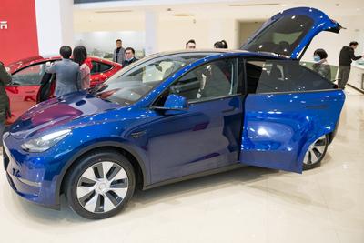 打工族咬牙上特斯拉，选Model3还是ModelY？亲测3条血泪经验入门