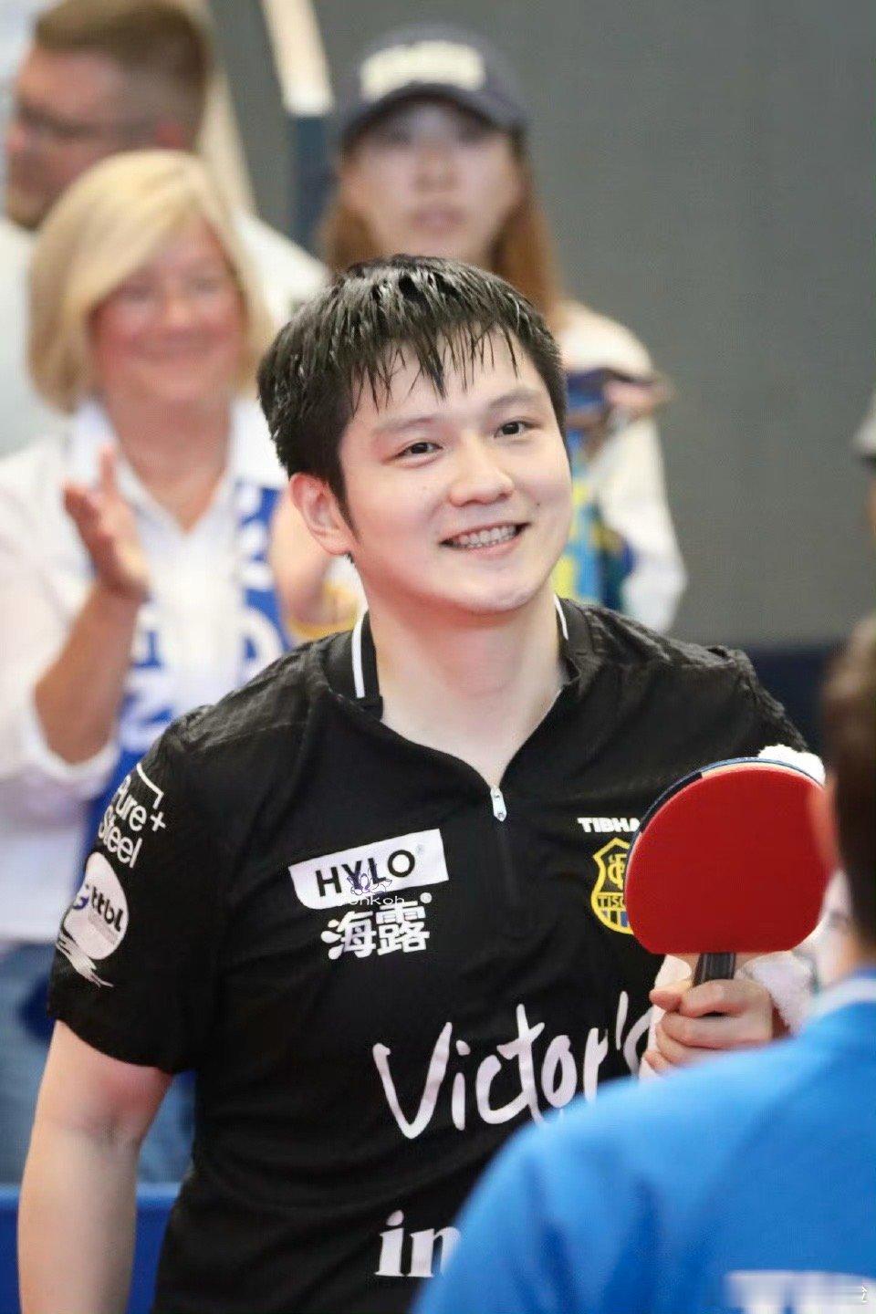 樊振东条形码刘海这题我会！收藏了好多樊振东的照片，一出汗条形码刘海就出来了……