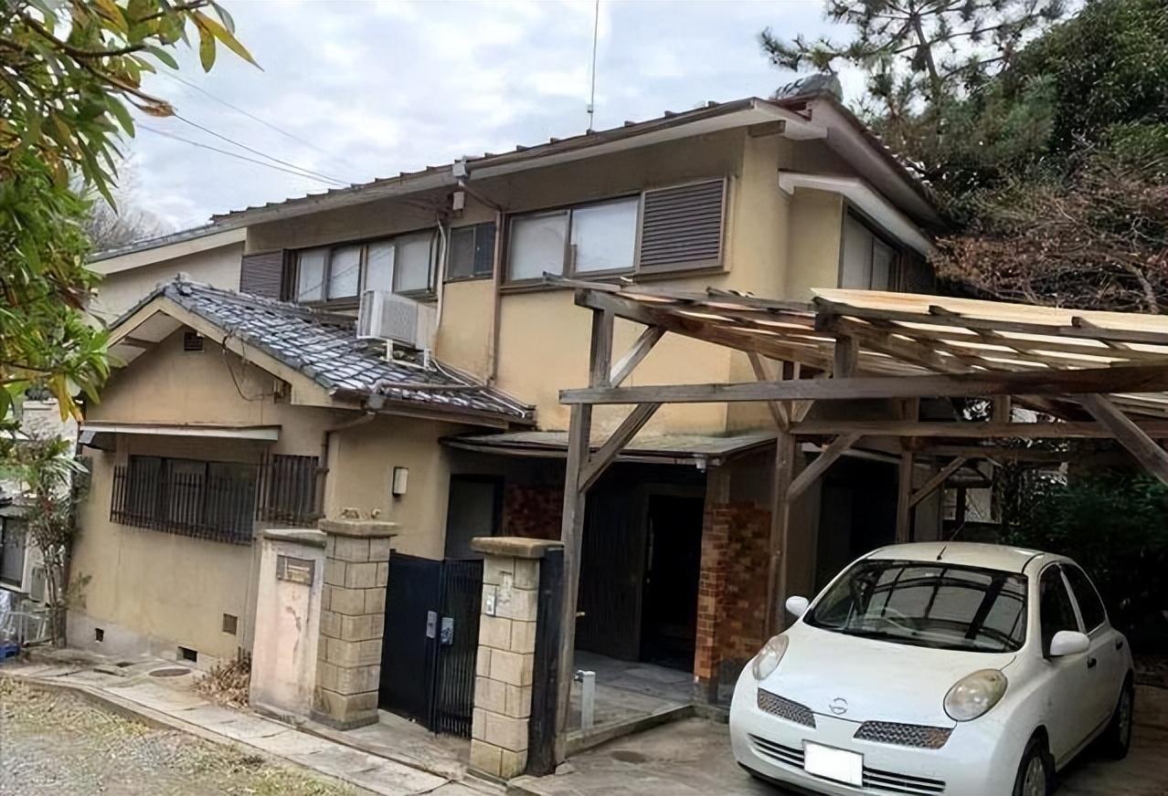 日本，37.8万平方公里的地盘，还没咱们云南省大，却挤着1.24亿人，人口密度是