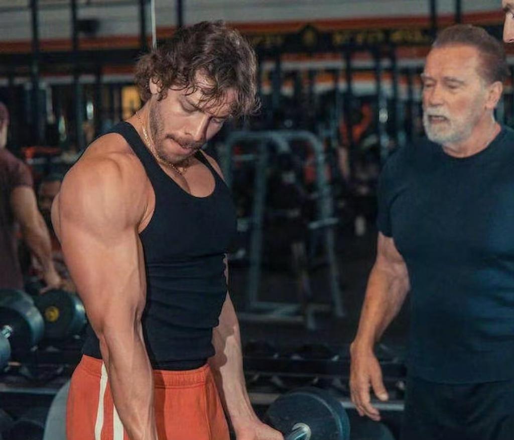 施瓦辛格的私生子出息了！近日，施瓦辛格的私生子约瑟夫·贝纳在美国科罗拉多州举办